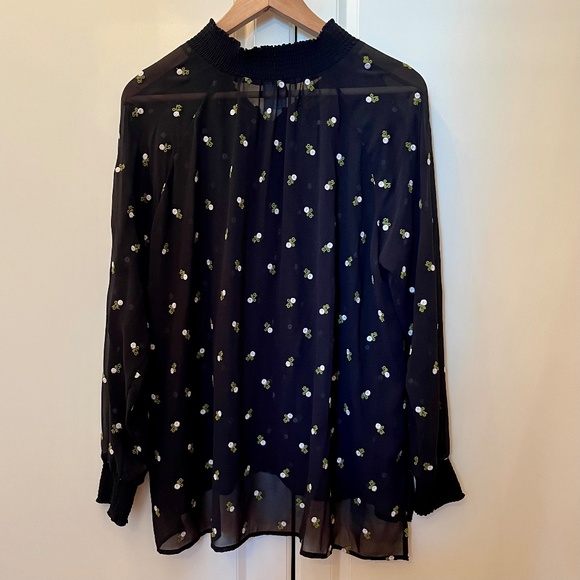 ✨NWOT✨ CAbi Embroidered Blouse - Sz S - Picture 6 of 9